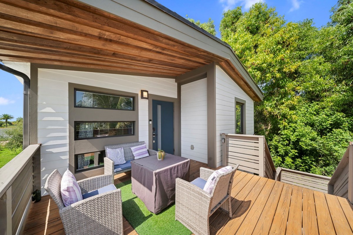 Welcome to 3260 Woodside Avenue in Naples Florida